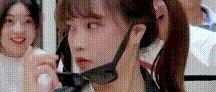 搞笑GIF：想做大姐大千万不要摘眼镜，不然你就是小萌妹了​