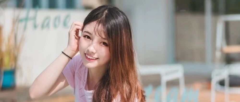 搞笑GIF：穷人家的早当家，你的孩子只会玩手机吧