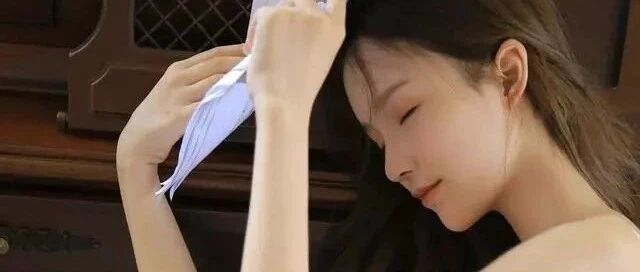 搞笑GIF：兄弟洗洗睡吧，梦里啥都有！