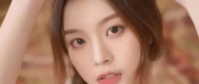 搞笑GIF：​姑娘长大了，称称多少斤，千万不要卖赔了