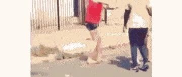 搞笑GIF：强扭的瓜不甜，你这又是何必呢