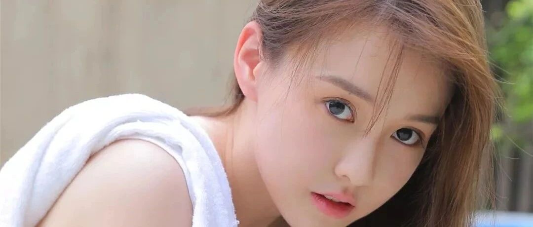 搞笑GIF：姑娘如果腿型好看，穿牛仔裤就特别好看！