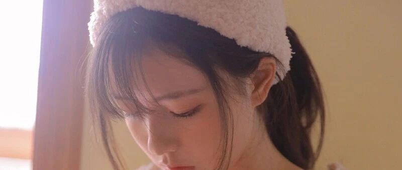 搞笑GIF：​狗子：为了混口饭吃，我不得不分担一些家务