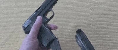 搞笑GIF：自从有了这把锁，再也没人敢偷我的自行车了