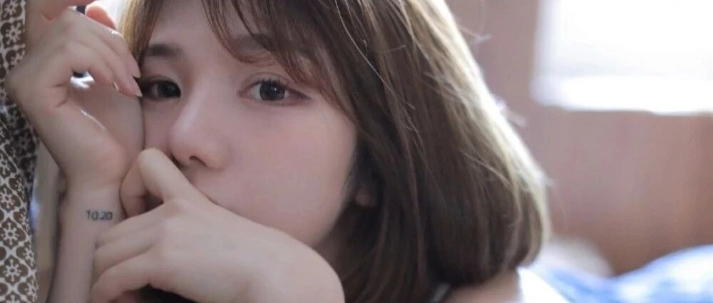 搞笑GIF：公司来了个女汉子，干起活来男生都汗颜啊！