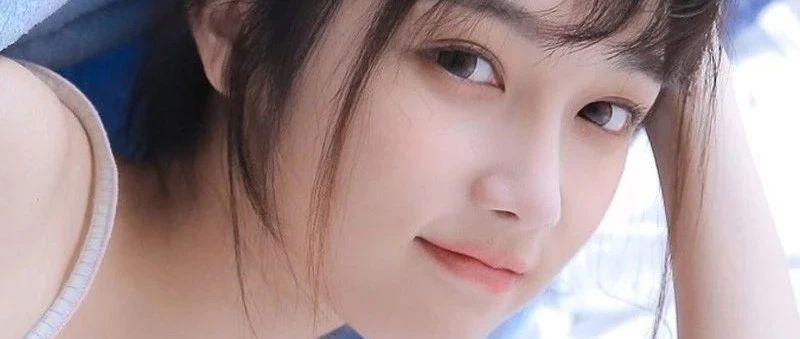 搞笑GIF：希望老板从此一蹶不振，我好天天喝奶茶！