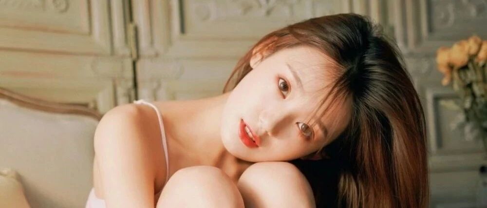 搞笑GIF：​这个情况，是爸爸看入了迷，还是孩子看入了迷？