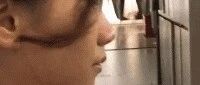 搞笑GIF：吃货的基本操作，换手机的钱买排骨不香吗