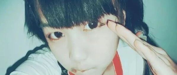 搞笑GIF：姑娘这眼睫毛弄得，该不会是个假人吧