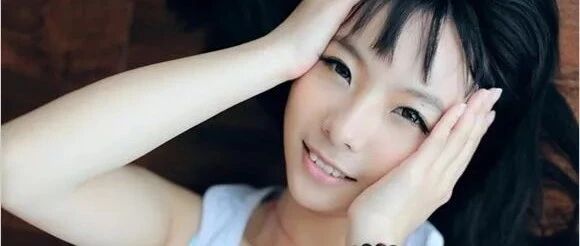 搞笑GIF：大叔，能不能拿起来冲，这水池有点埋汰啊​