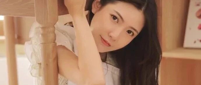 搞笑GIF：大兄弟，下次你再这样看小姨子，小心回家跪打火机