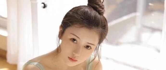 搞笑GIF：老爸给请的家教老师，你说我还有心思学习吗