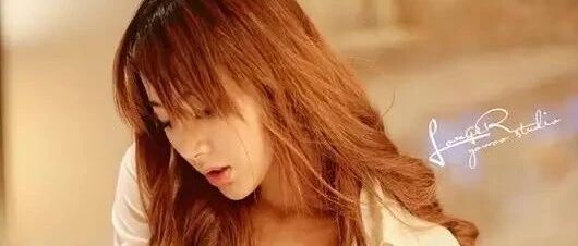 搞笑GIF：亲就亲吧，加特效就过分了啊