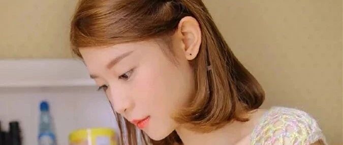 搞笑GIF：小姐姐，这样花式的穿衣风格，让我很尴尬啊