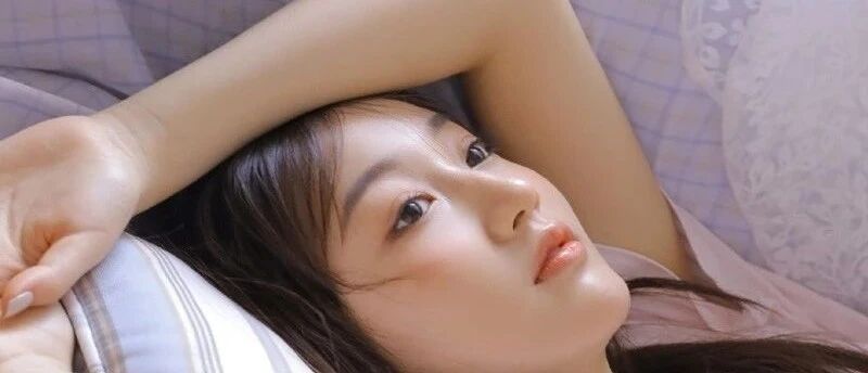 搞笑GIF：小子说实话，这个开裆裤拉低了你的气质！