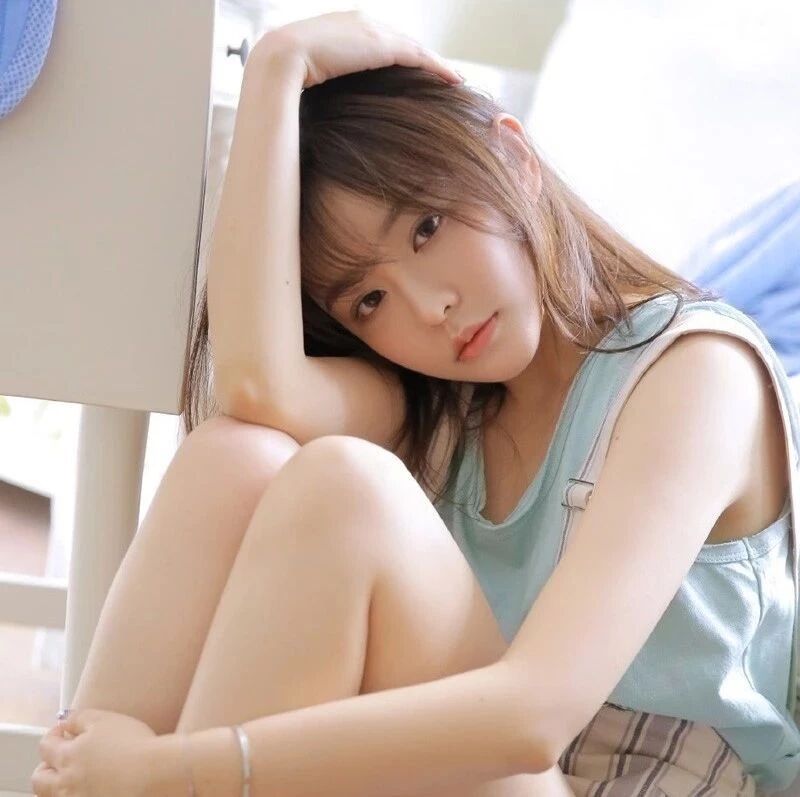 搞笑GIF：你看那一对情侣，多么像一大碗狗粮