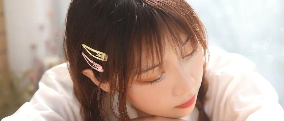 搞笑GIF：都说女人像花瓶，这下我终于相信了