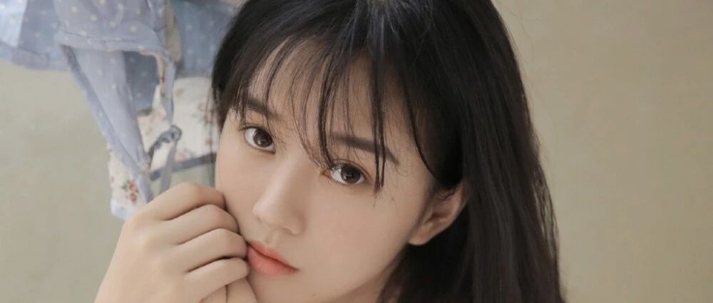 搞笑GIF：陪女朋友来看风景，总感觉身子很累很累