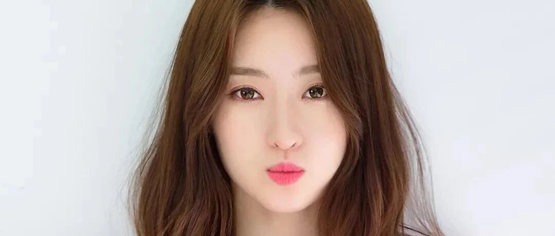 搞笑GIF：大哥，你有什么技能，竟让妹子给跪下了​