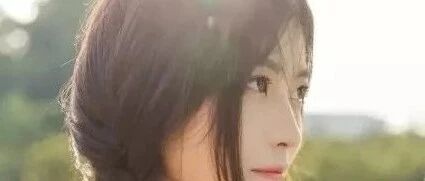 搞笑GIF：咱也不知道姑娘为啥哭，难道是前任的告别信息