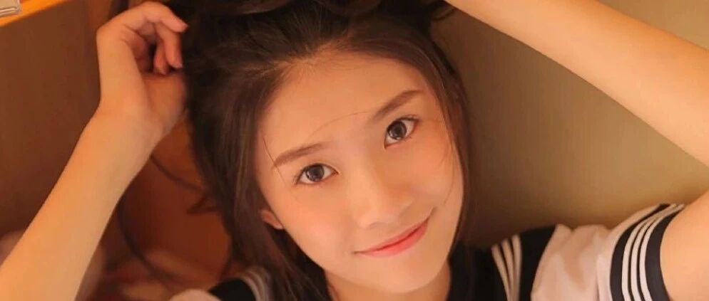 搞笑GIF：小龙虾​：赶紧走开你们两个二狗，别打扰我召唤神灵