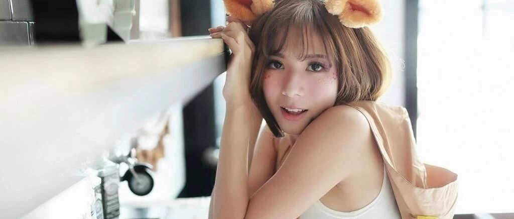 搞笑GIF：我回你消息是秒回，你回我消息是转回呀！