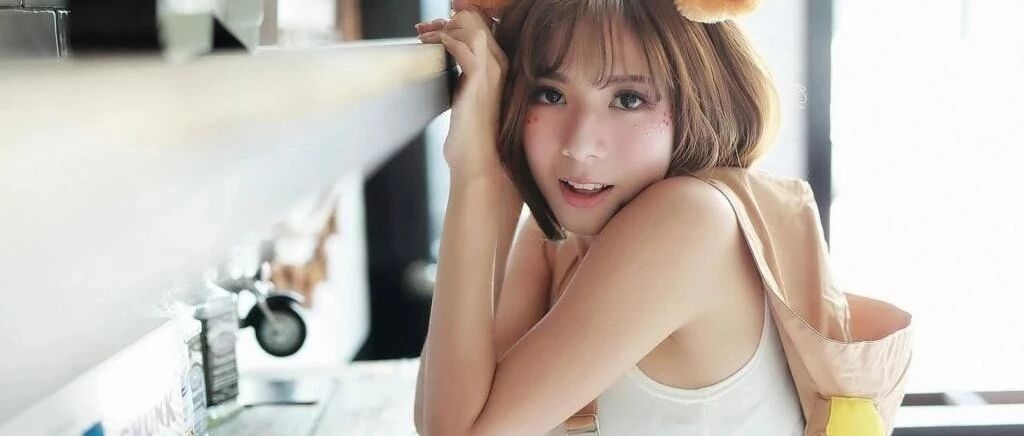 搞笑GIF：天天都是别人喝我的奶，今天终于可以吃一次老天爷了