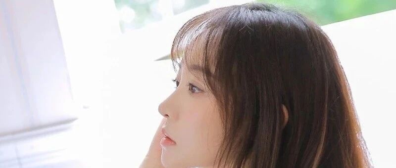 搞笑GIF：想要的举手，中间的就别想了，明天结婚了！