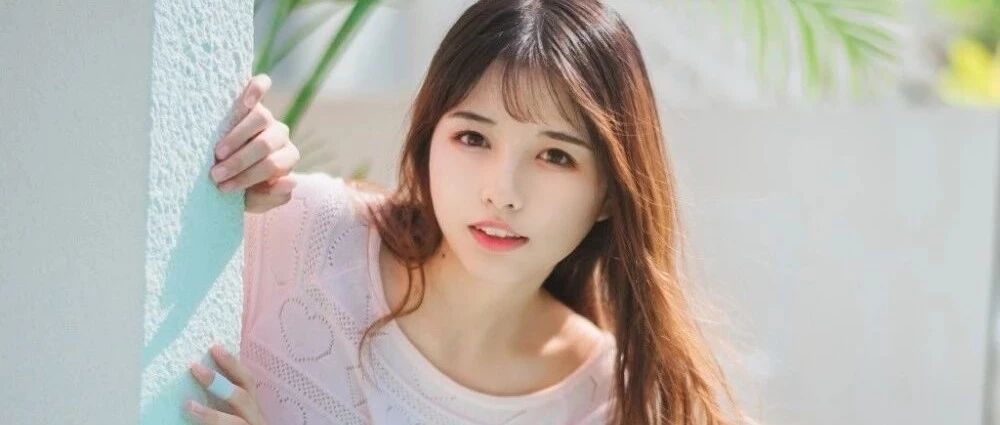 搞笑GIF：马​：刚洗个澡，衣服被人家拿走了