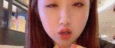 搞笑GIF：姑娘，我怀疑你吃出的是钢丝球的钢丝了