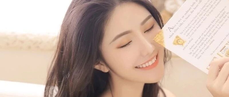 搞笑GIF：妹子，你这样走路有点飘了！