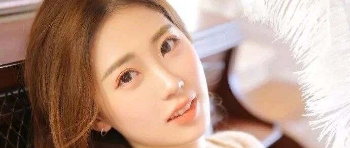 搞笑gif：狗子​：主人让我给他看车，可是我太困了