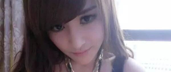 搞笑GIF：这女朋友真好，还可以当小孩子玩耍​