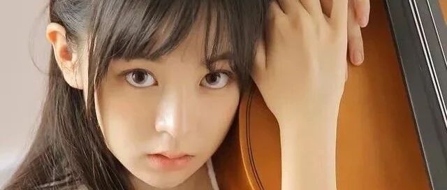 搞笑GIF：三年前刚加入杂技团的时候，这两位还是男儿身！