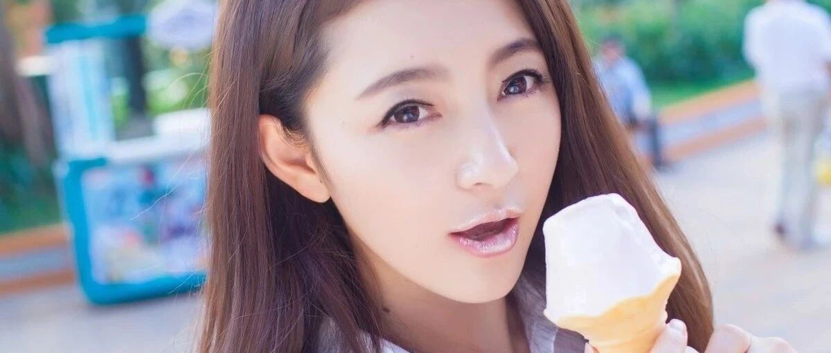 搞笑GIF：咱也不知道为啥要这样泡脚，难道是给蛤蟆治病