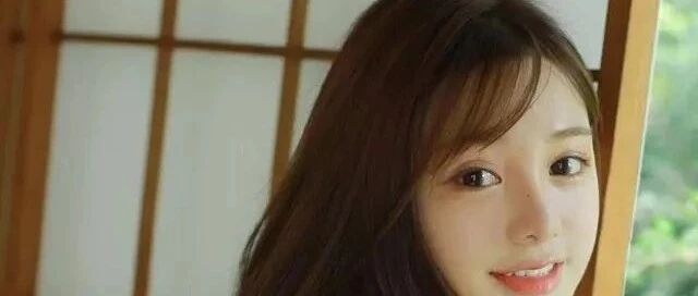 搞笑GIF：姑娘，我觉得你闺蜜看上他了，不信你等着瞧