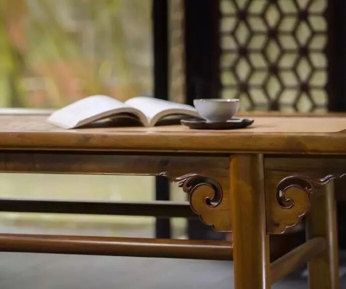 人静静坐，茶慢慢喝