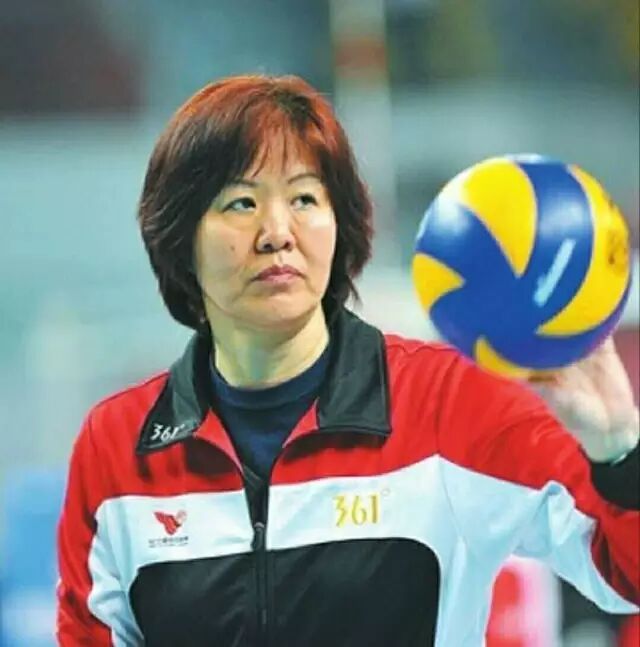 与美国名将弗罗拉海曼,古巴名将米雷亚路易斯并称为世界女排"三大主攻