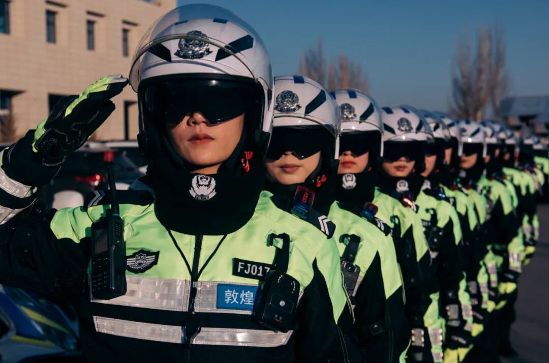 喜讯敦煌市公安局交警大队女子快骑队荣获全市三八红旗手集体称号