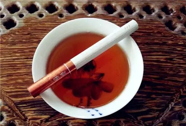 为什么“健康茶”卖不过“有害烟”