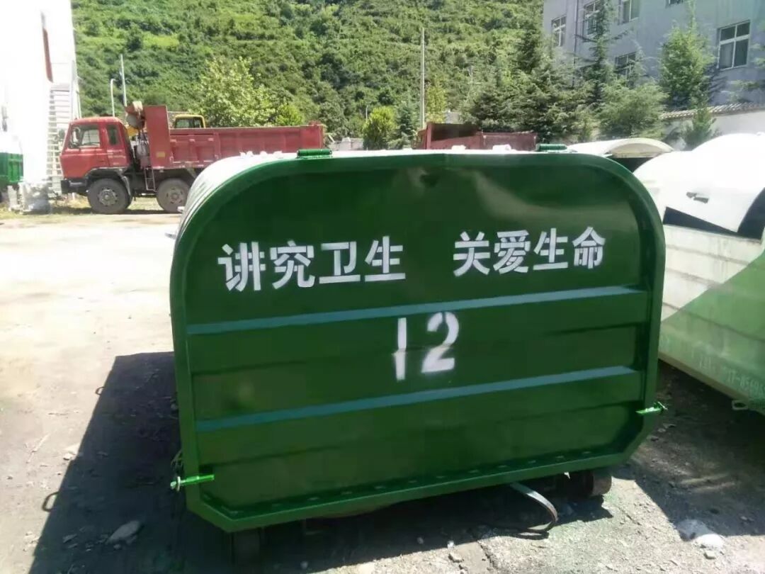 留凤关镇让垃阅报栏灯箱圾箱旧貌换新颜