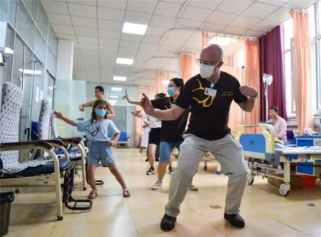 “我不想这样活着了…”扎满针孔的老人在病床上哀求：把死亡决定权还给我！（组图） - 9