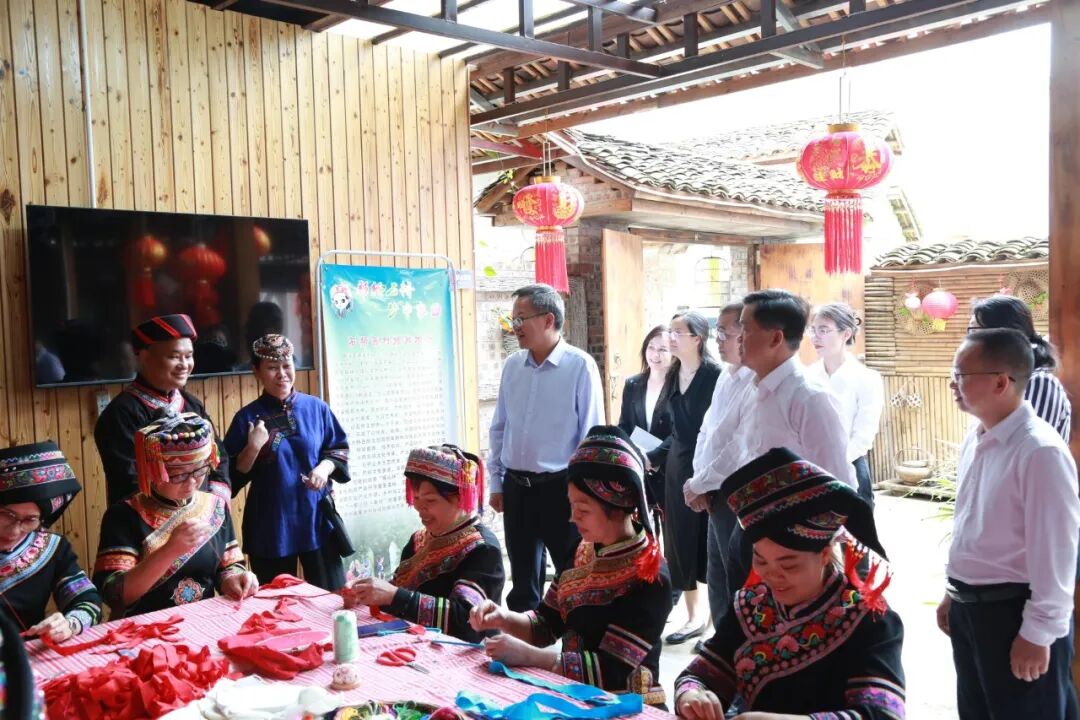 王心富到都安调研时强调紧紧围绕五个家园大力推进示范区建设