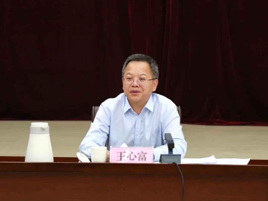 王心富到都安调研时强调紧紧围绕五个家园大力推进示范区建设