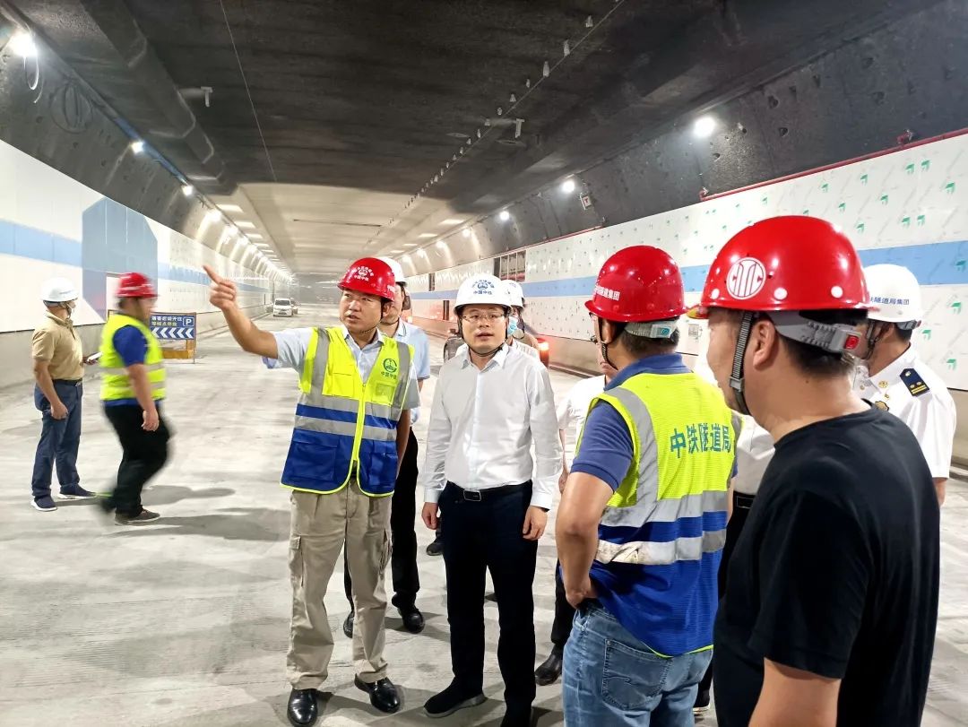 许宏华一行先后检查了虎头山隧道,苏埃隧道,汕汕铁路汕头湾海底隧道等