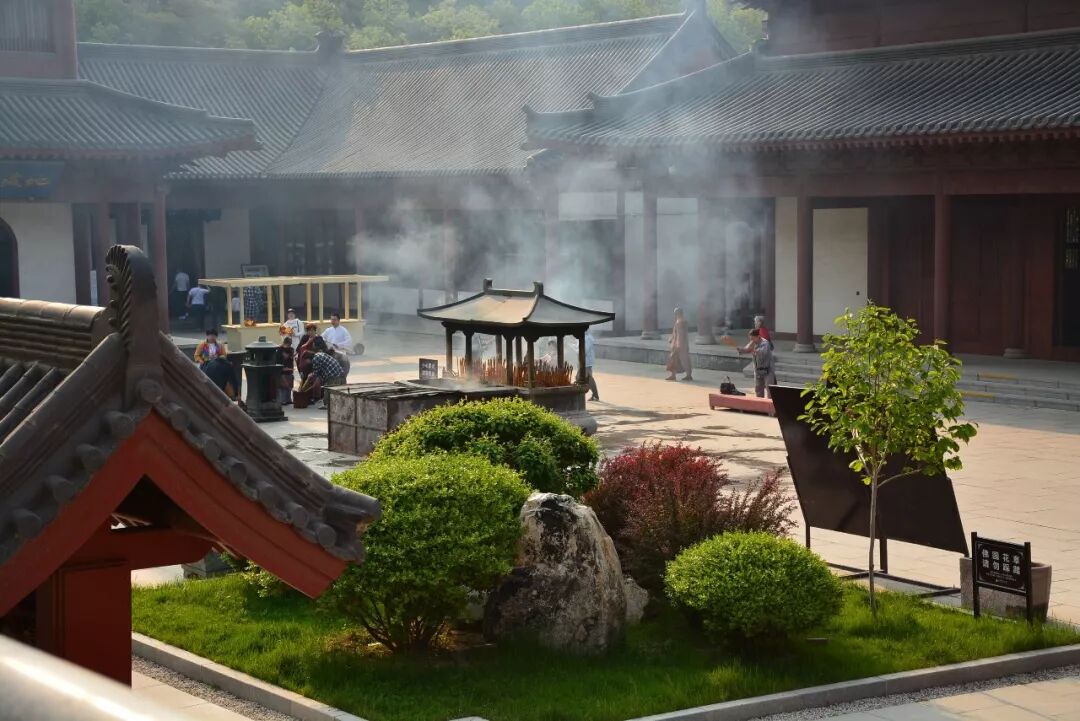 跳出三界外不在五行中是什么意思_跳出五行三界外下句是_跳出三界外不在五行中行怎么读