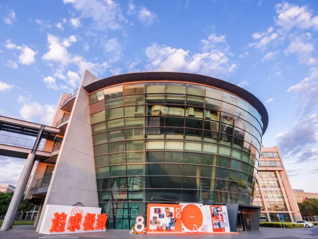 快手新园区新的快手园区采用"6 1"的结构设计,共有六栋大楼和姻个