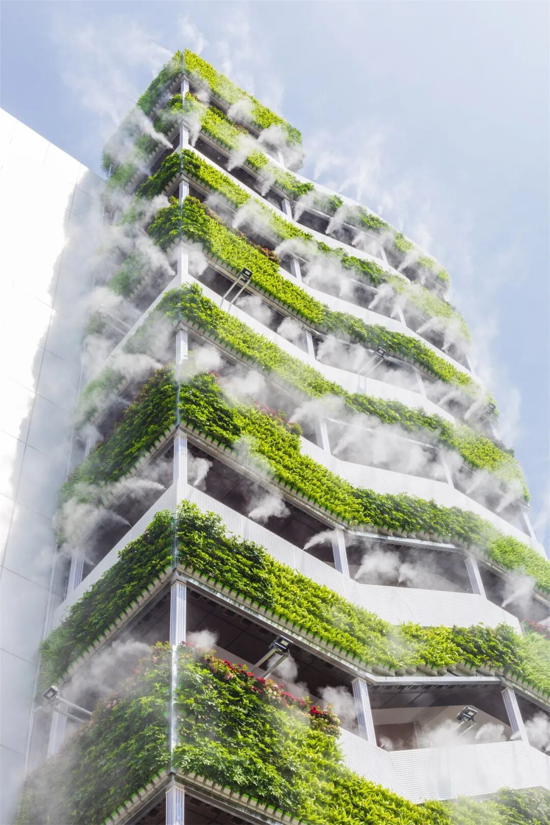 绿色建筑建成指标被写进城市发展规划,带来了大量立体绿化需求,在有限