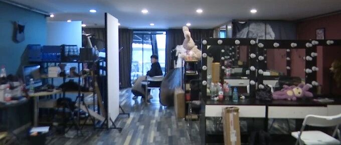 离谱，21岁小伙满心欢喜入职，公司一个要求让他懵了：怎么会这样…