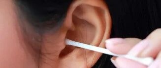 小伙享受了次掏耳朵服务，可怕一幕出现：耳朵里布满密密麻麻的…